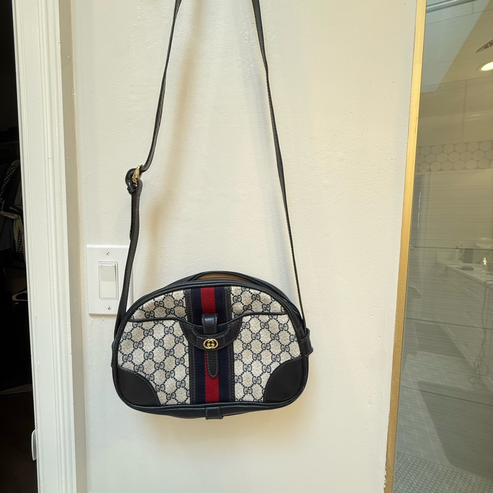 Gucci crossbody/ shoulder bag